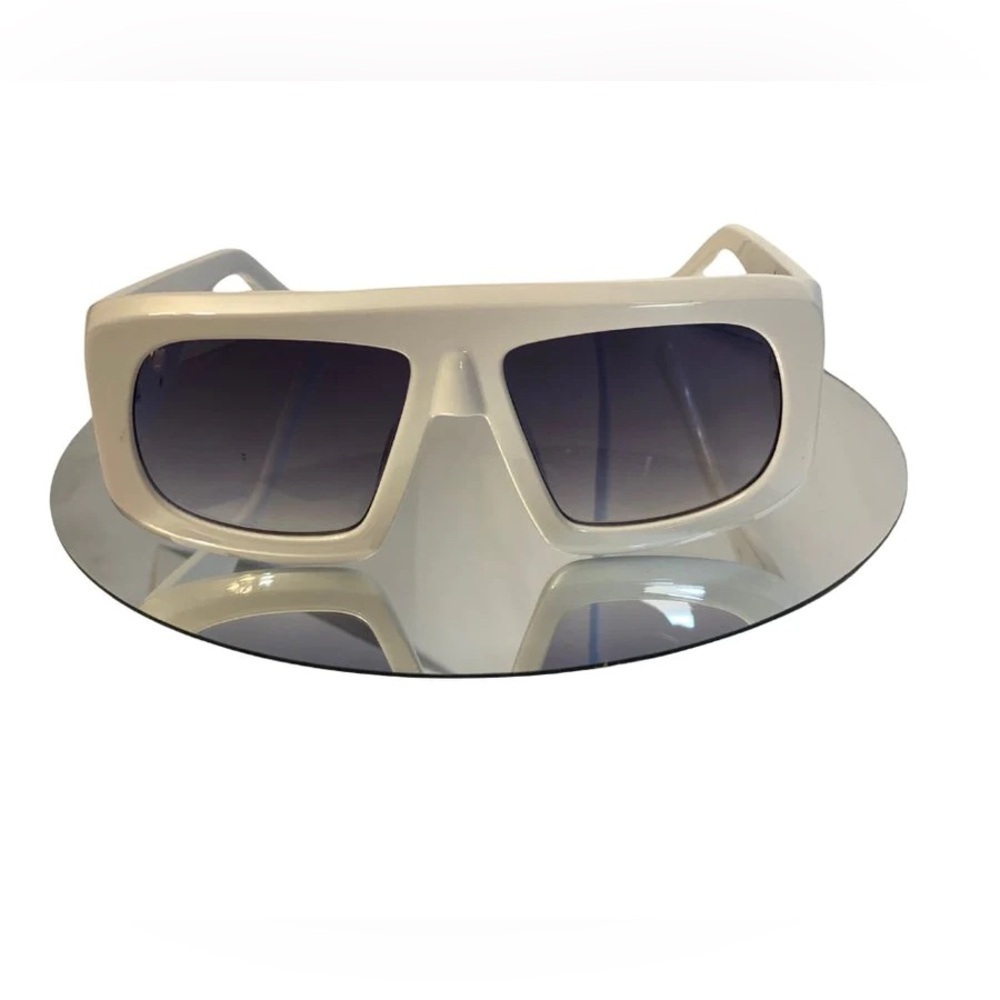 ‼️ TRENDY White Sunglasses ‼️ - Picture 2 of 2